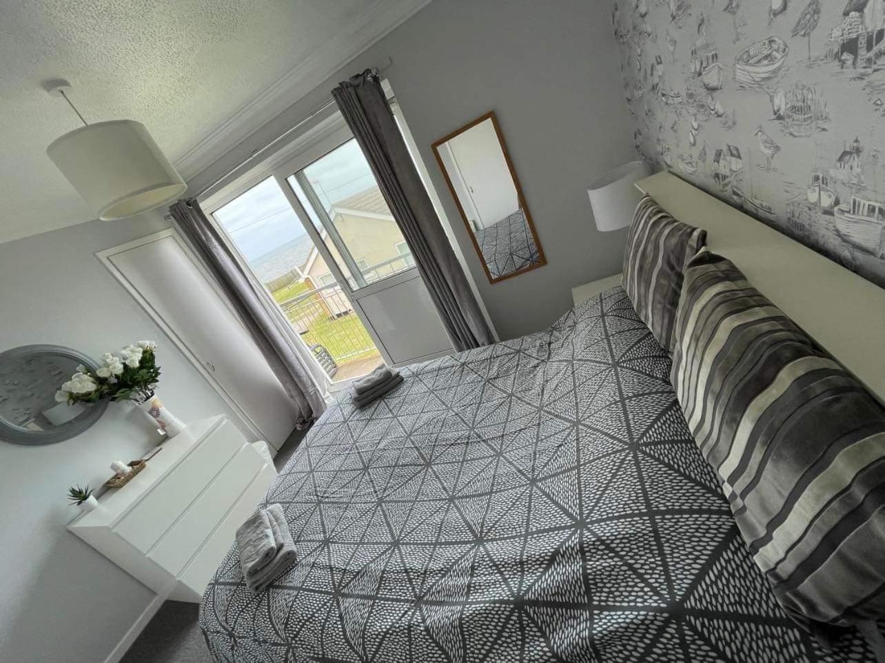 Villa Sea View 3-Bed Heated Pool Eat Bar Kids Park Lowestoft Exterior photo
